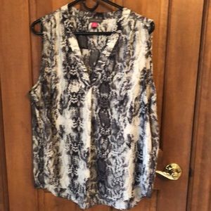 Women’s Vince camuto sleeveless top animal print extra large perfect condition